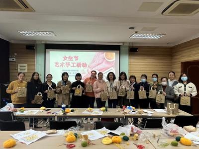 巧手展才情，溫情暖校園——學(xué)院成功舉辦“女生節(jié)”主題手工活動(dòng)
